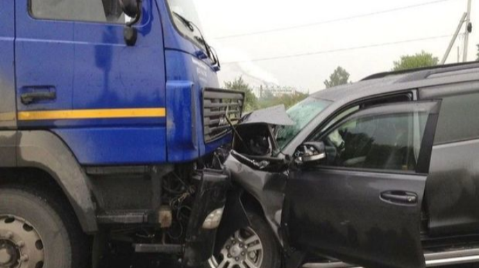 В ДТП с грузовиком в Билясуварском районе пострадали три человека