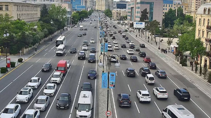 Paytaxtın bəzi küçələrində sıxlıq var - SİYAHI 