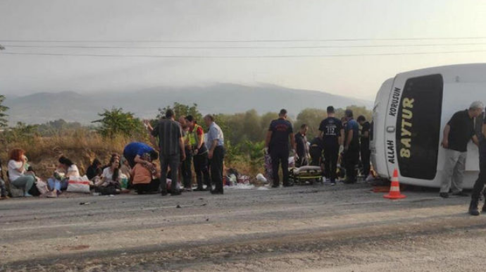 Toydan qayıdanlar ağır qəzaya düşdülər: 17 yaralı  - FOTO