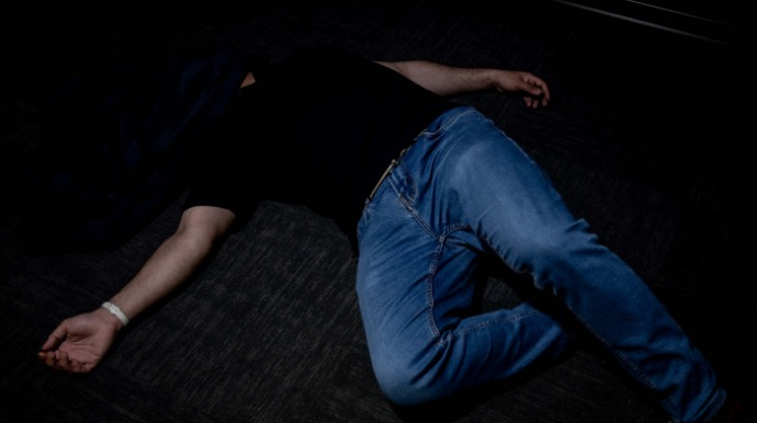 Bakıda mənzildən kişi meyiti tapıldı