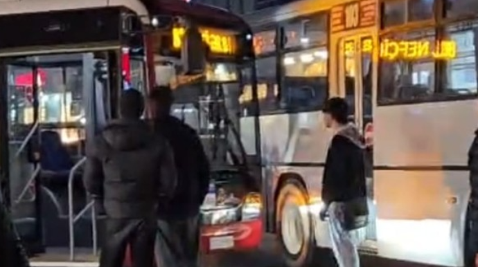 Bakıda avtobuslar toqquşub - VİDEO 