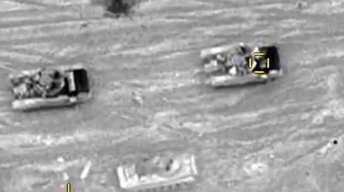 Düşmənin atəş mövqeyinə çıxardığı zirehli texnikaları məhv edilib 