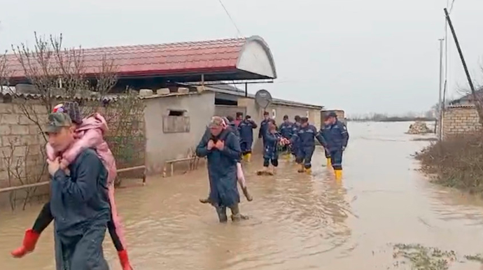 Xaçmazda yaşayış evlərini su basdı - 22 nəfər təxliyə edildi - VİDEO