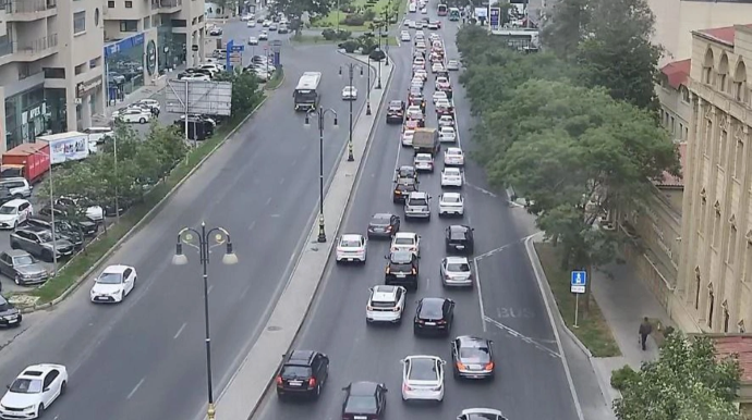 На каких улицах Баку 4 июля наблюдаются транспортные заторы? - ФОТО