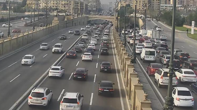 "Bağırov" tunelində nasaz maşın sıxlığa səbəb oldu - FOTOLAR 