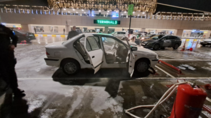 Hava limanında avtomobil yandı  - FOTO 