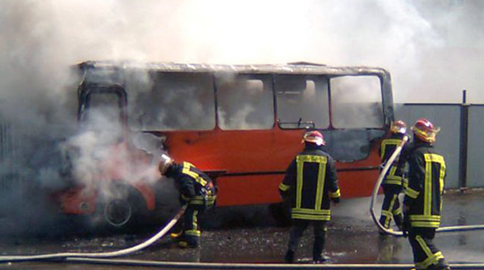 Ağsuda sərnişin avtobusu yanıb