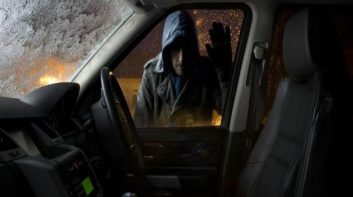 Bakıda avtomobil qarət edənin maşınından görün nə tapıldı?