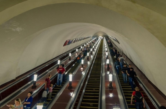 Metroda PİK saatlarda niyə eskalatorlar işləmir?  - RƏSMİ AÇIQLAMA