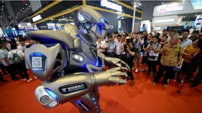 İinsanabənzər robotlar döyüşdürülüb 