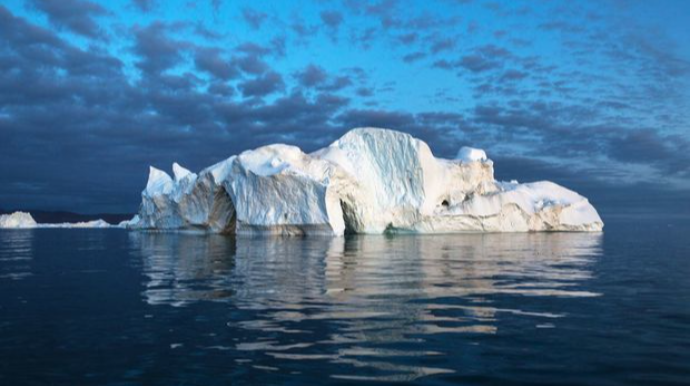 Antarktida buzlağından nəhəng aysberq ayrılıb  - VİDEO