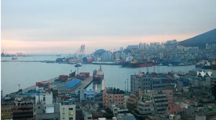 Cənubi Koreyada liman yaxınlığında gəmi yanıb