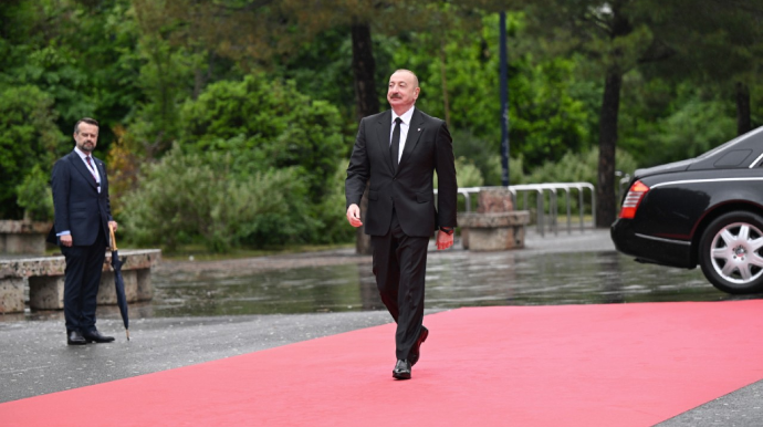 İlham Əliyev Zirvə toplantısının açılış plenar sessiyasında iştirak edir 