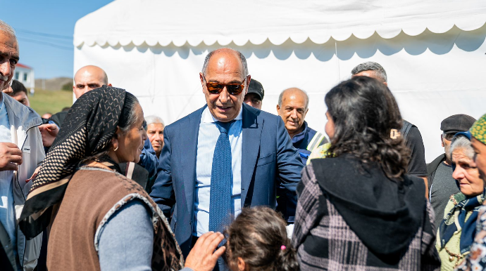 Hökumət komissiyası və “Azerbaijan International Mining Company Limited” şirkətinin rəhbərliyi Söyüdlüdə sakinlərlə görüşüb - FOTO