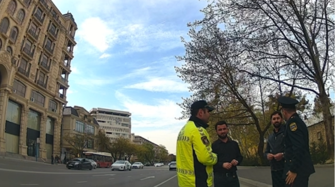 Yol polisi təhlükə yaradan piyadalara xəbərdarlıq etdi - VİDEO