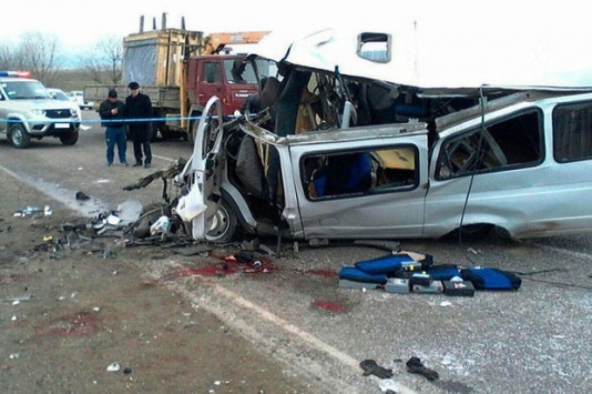 Dustaq aparan zirehli mikroavtobus qəzaya düşdü - Bakıda