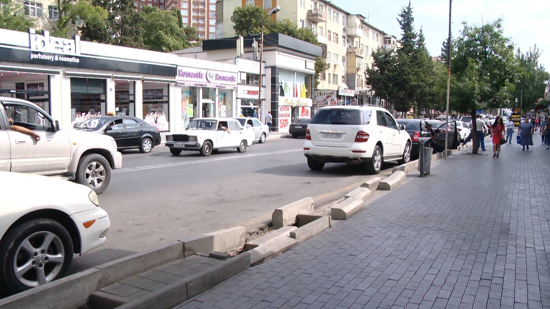 Bakıda iki ay əvvəl təmir olunmuş küçələri bu hala saldılar - FOTO