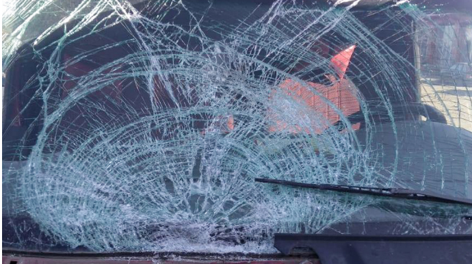 Şəkidə iki minik avtomobili toqquşub, xəsarət alan var