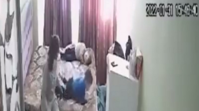 Polis uşağa şprislə işgəncə verən dayə ilə bağlı ARAŞDIRMALARA BAŞLADI   - VİDEO