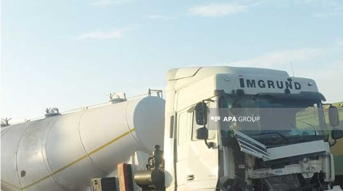 Bakı-Qazax magistralında betonqarışdıran avtomobil yük maşını ilə toqquşdu  - FOTO