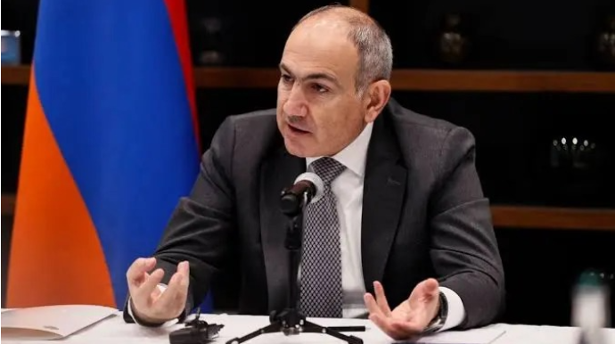 Erməni şagirdlər sərhəddən 30 metr aralıda futbol oynayır, bax, sülh budur - Paşinyan 