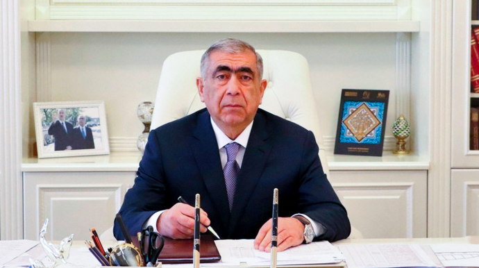 Saleh Məmmədov pul ayırmır - Aylardır maaşsız qalıblar 