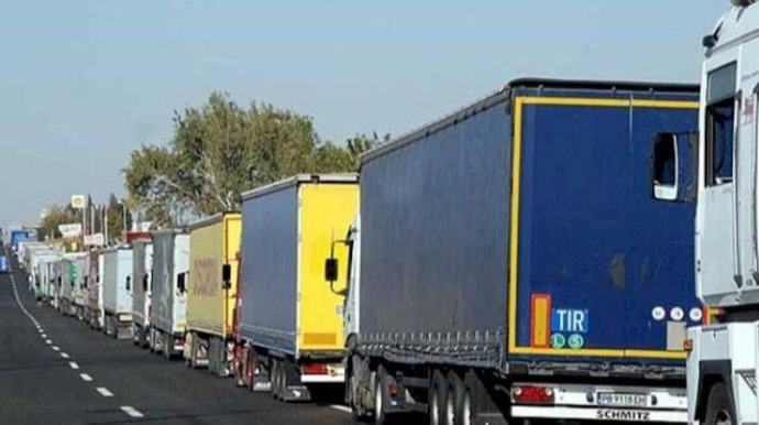 Erməni nömrəli yük maşınları həftələrlə Tbilisidən buraxılmır 