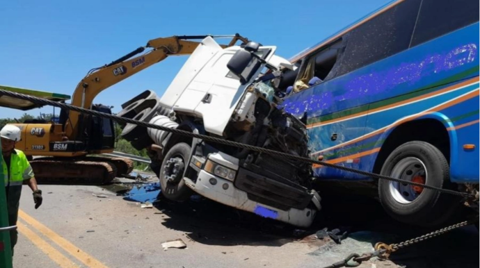 Dəhşətli avtobus qəzası: Çox sayda ölən var - FOTO
