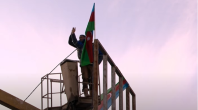 Xankəndi yoluna Azərbaycan bayrağı asıldı  - FOTO