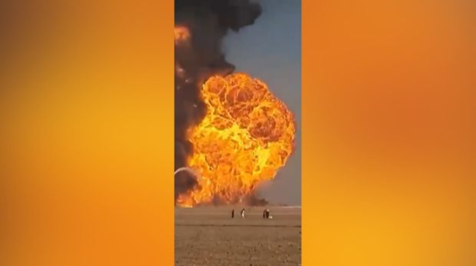 Əfqanıstan-İran sərhədində onlarla yanacaq daşıyan maşın yanıb  - VİDEO