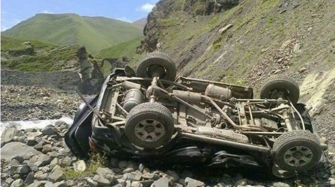 Qazaxda maşın aşıb, yaralı var