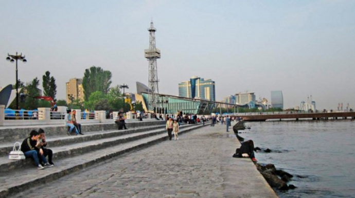 Bakı bulvarında gənc qız intihar edib