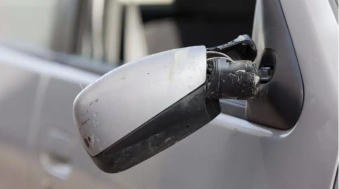 Avtomobillərə 88 yaşlı qadın zərər yetirirmiş