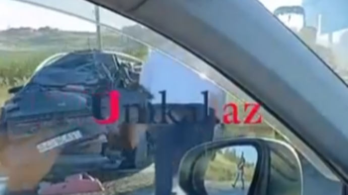 Minik avtomobili “BakuBus”a  çırpıldı - VİDEO   