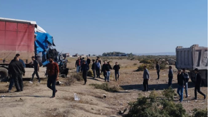 Hacıqabulda "KamAZ"la TIR toqquşub, xəsarət alan var   - FOTO