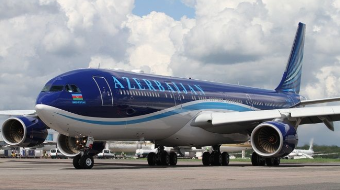 Самолет AZAL не может вылететь из Москвы уже почти 24 часа - ВИДЕО