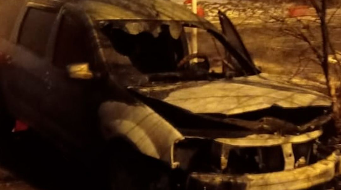 Gecəylə avtomobilləri yandırılan sakinlər  cinayətkarı tələb edir  - FOTO