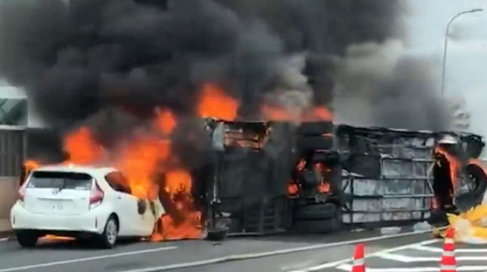 Avtobus alovlara büründü: Ölən və yaralananlar var   - VİDEO - FOTO