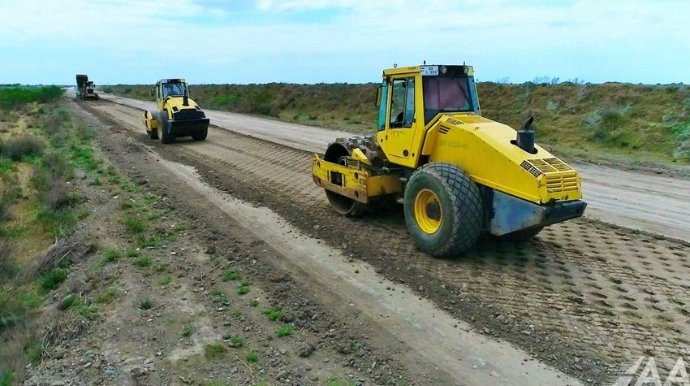 Реконструируется дорога, охватывающая 3 населенных пункта Нефтчалы  - ВИДЕО