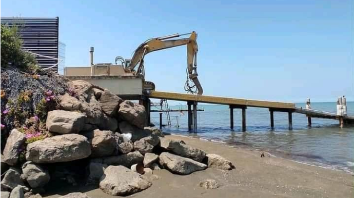 Xəzər sahilini "işğal"  edən məmurların villaları sökülür  - VİDEO