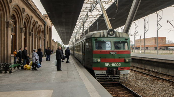 İrəvan-Batumi reysi üzrə qatarlar yola düşür 