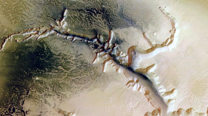 Marsın 24 kilometr dərinliyində sensasiyalı tapıntı - FOTO 
