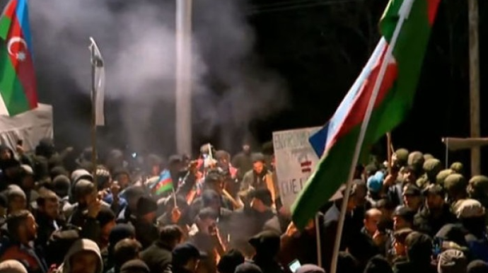 Laçında aksiya keçirənlər üçün Bakıdan çadırlar göndərildi  - VİDEO