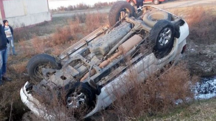 Qaxda avtomobil aşdı - Xəsarət alan var 