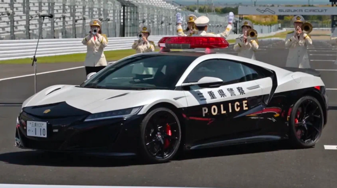 Sürət həvəskarı yapon polisinə yarış avtomobili hədiyyə etdi 