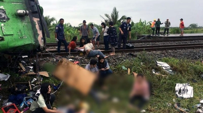 Lokomotiv sərnişin qatarına çırpılıb, xəsarət alanlar var 