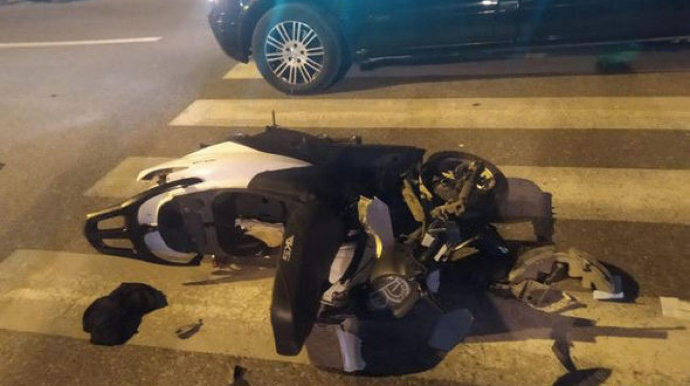Bakıda avtomobillə moped toqquşub, ölən var 