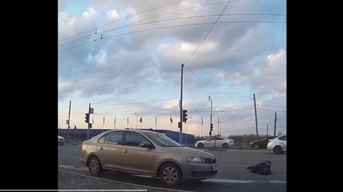 В Брянске водитель легковушки сбил женщину на пешеходном переходе  - ВИДЕО