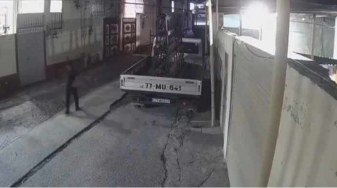 Bakıda 18 yaşlı soyğunçu saxlanıldı - "İphone 16"nı ələ keçirib satıbmış - VİDEO