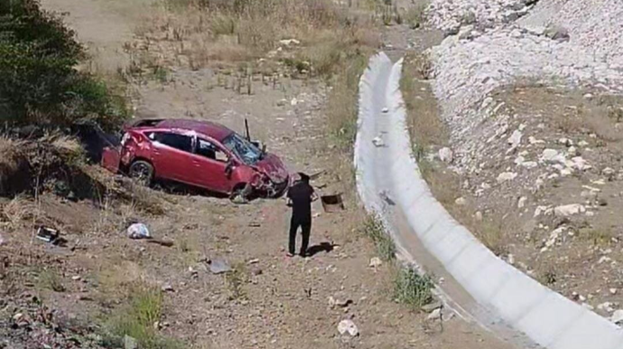 Şuşa–Xankəndi yolunda "Prius" dərəyə aşıb - Xəsarət alanlar var - FOTO 
